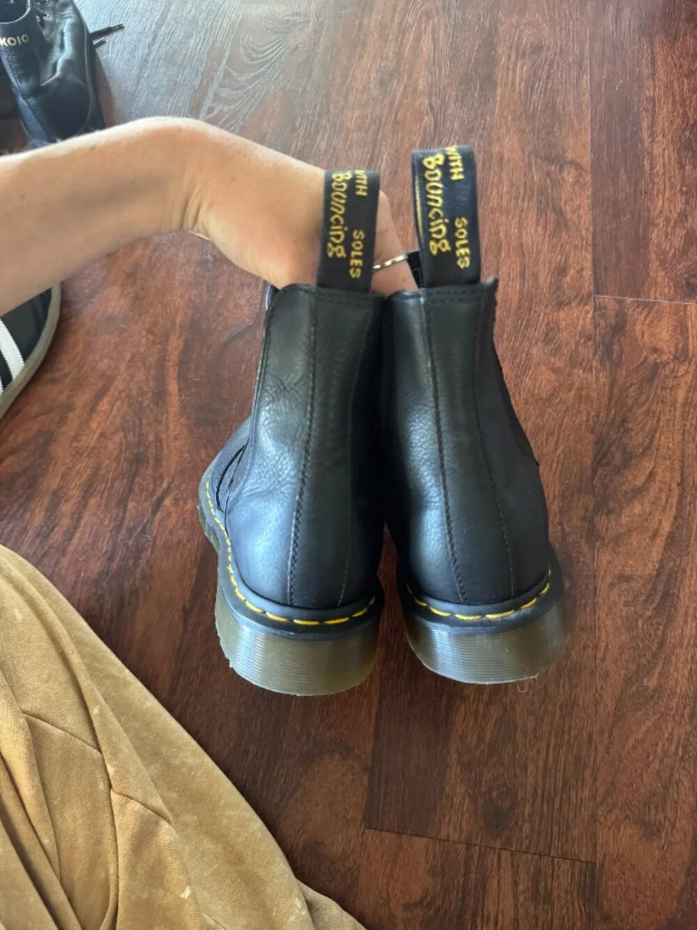 Dr. Martens 2976 Chelsea Boot - Men's US 8